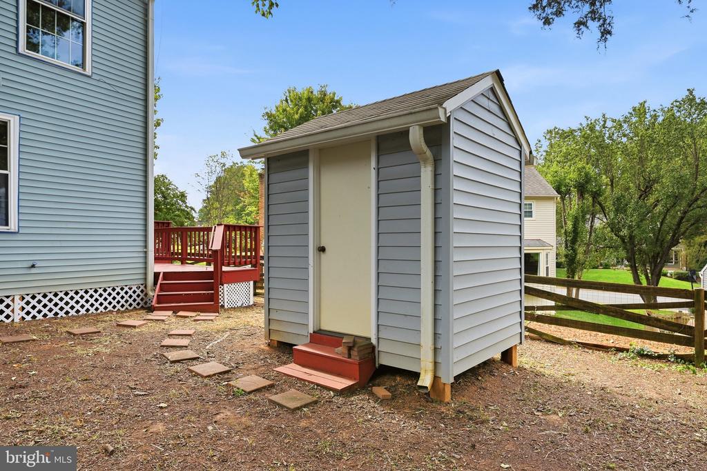 15045 HOLLEYSIDE DRIVE
