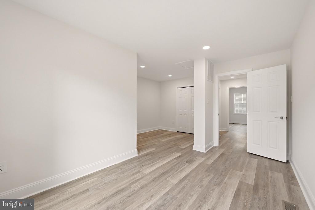 15045 HOLLEYSIDE DRIVE