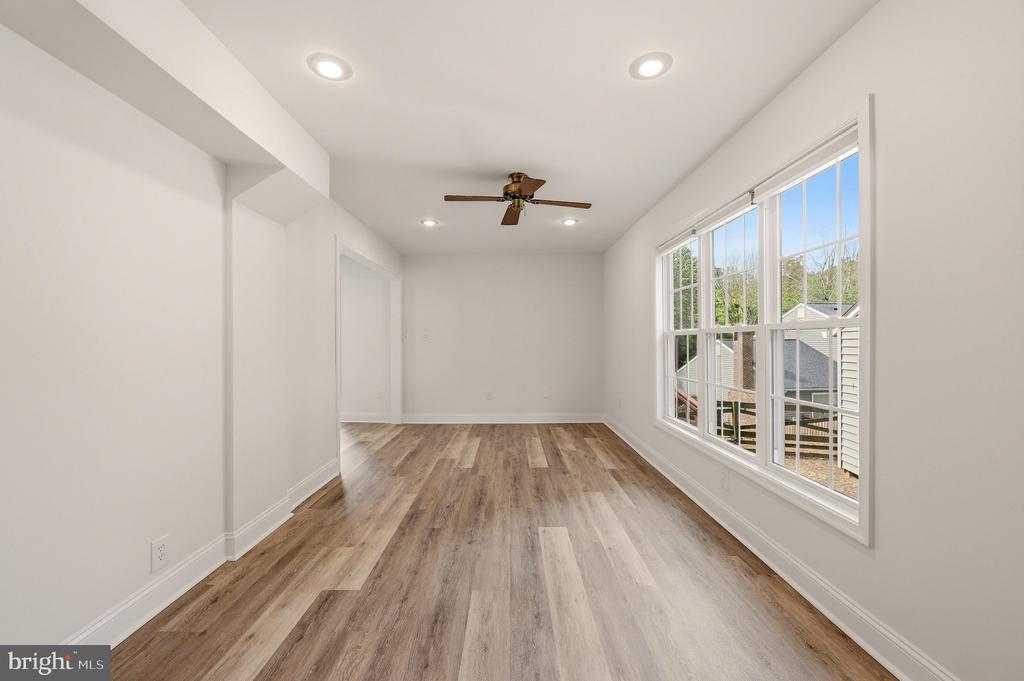 15045 HOLLEYSIDE DRIVE