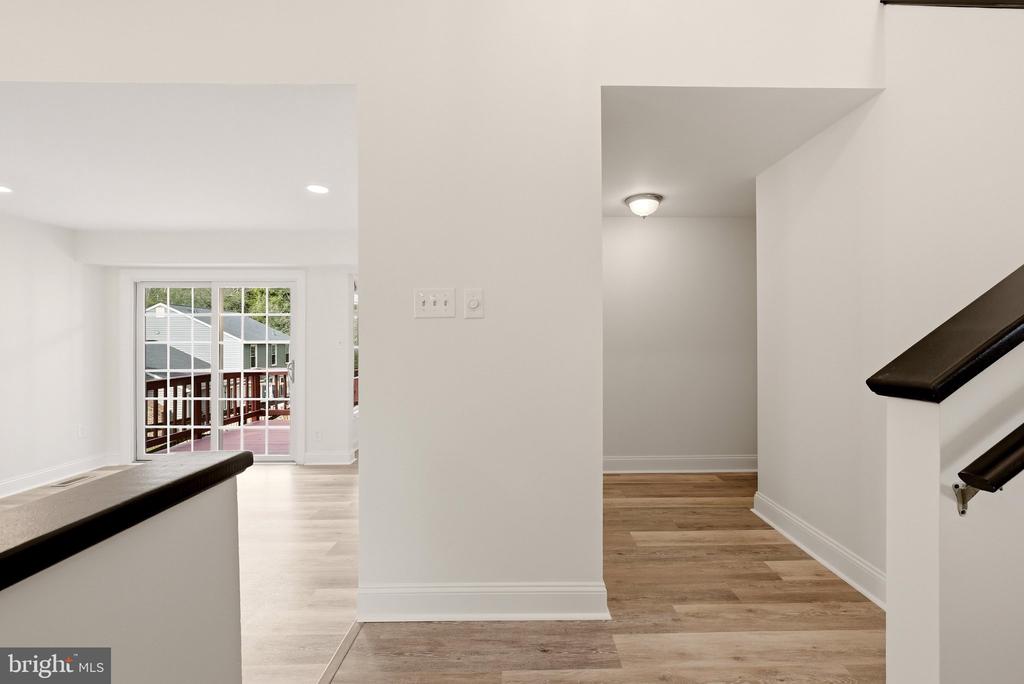 15045 HOLLEYSIDE DRIVE