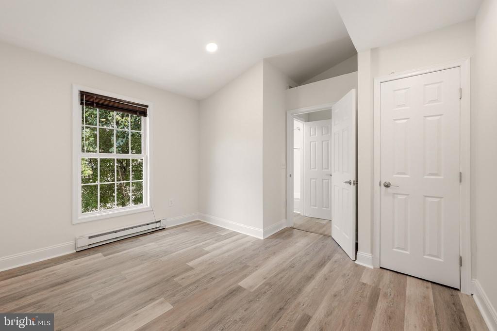 15045 HOLLEYSIDE DRIVE