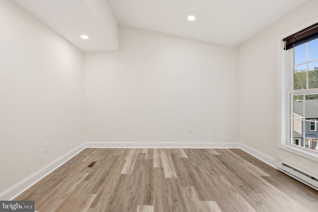 15045 HOLLEYSIDE DRIVE