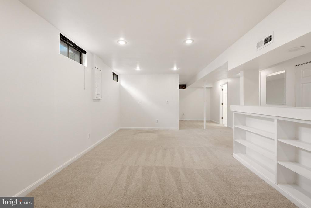 15045 HOLLEYSIDE DRIVE