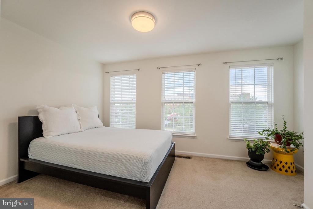 15409 ROSEMONT MANOR DRIVE