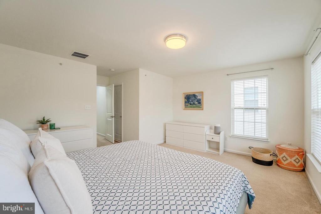 15409 ROSEMONT MANOR DRIVE