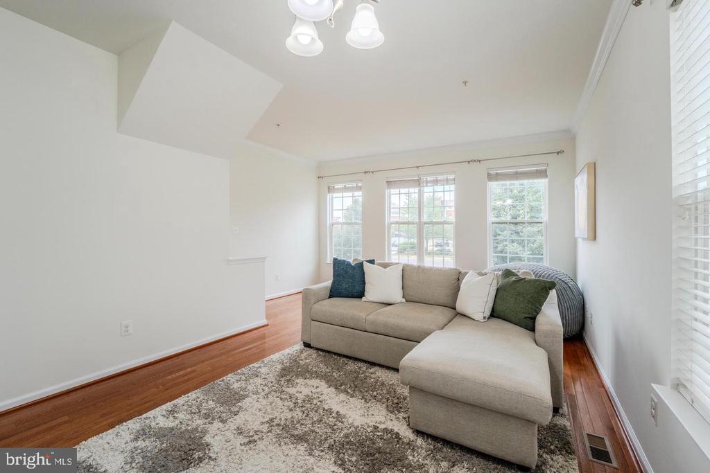 15409 ROSEMONT MANOR DRIVE