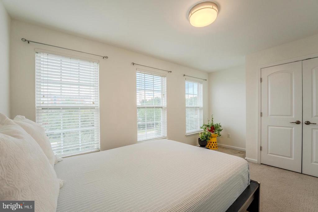 15409 ROSEMONT MANOR DRIVE