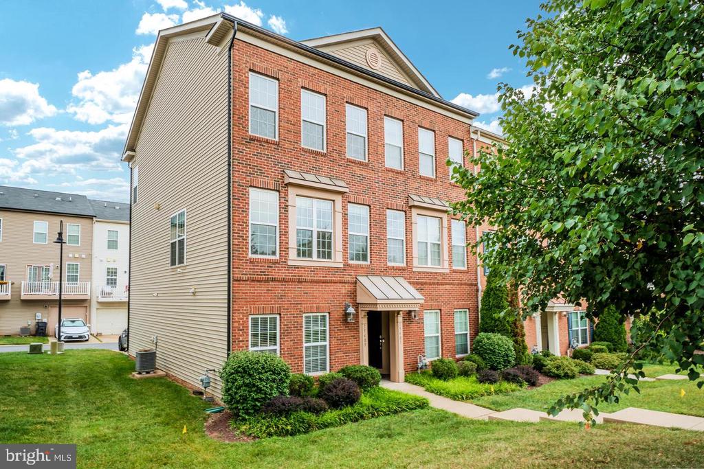 15409 ROSEMONT MANOR DRIVE