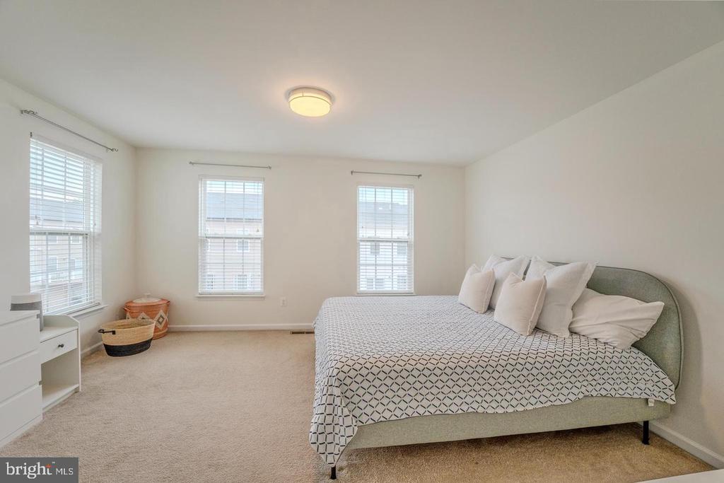 15409 ROSEMONT MANOR DRIVE