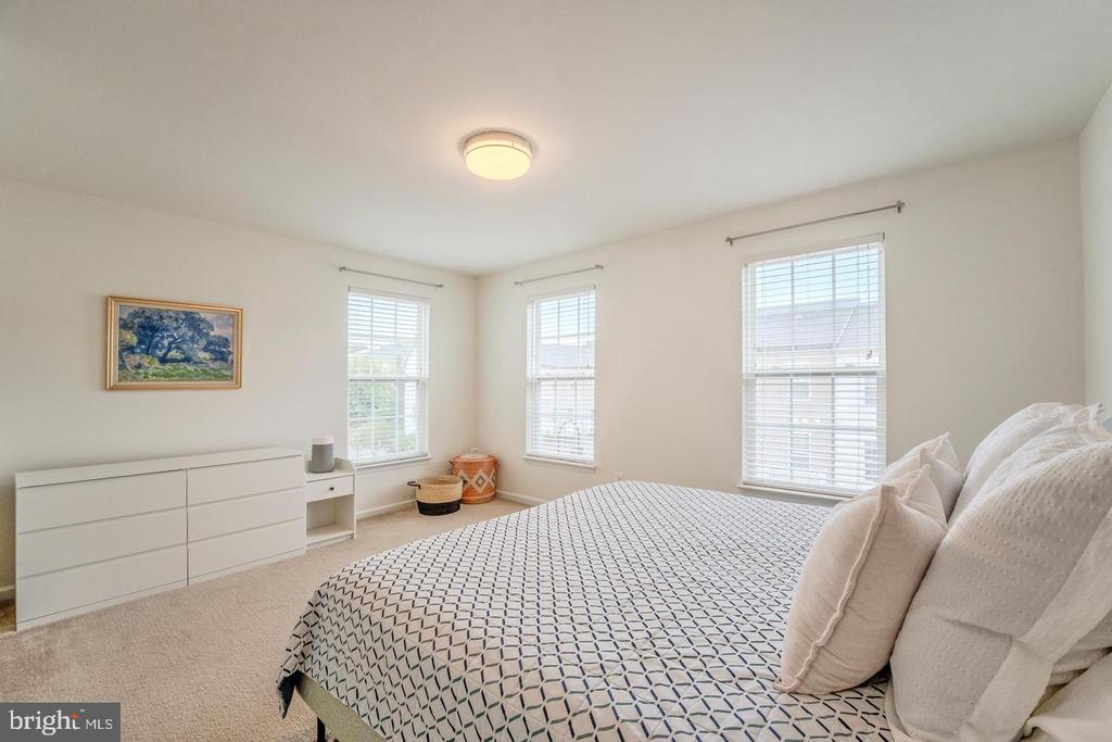 15409 ROSEMONT MANOR DRIVE