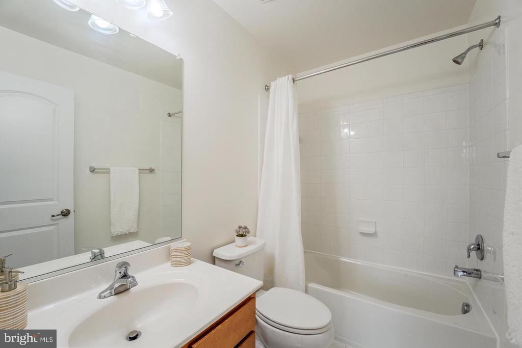 15409 ROSEMONT MANOR DRIVE