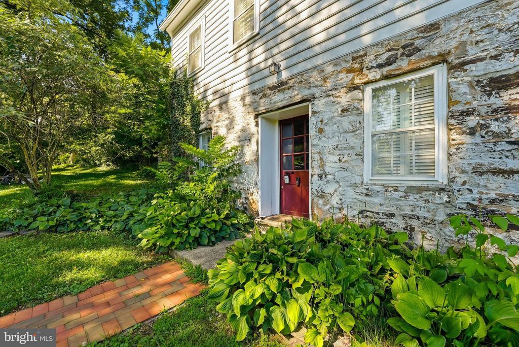 8200 BUCKLAND MILL ROAD