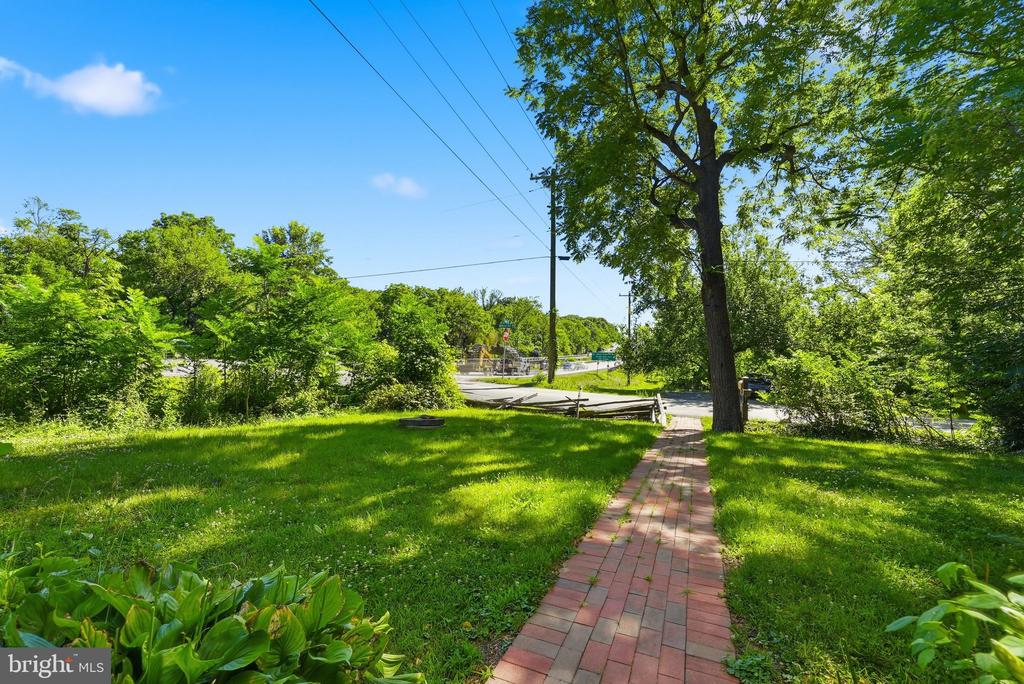 8200 BUCKLAND MILL ROAD