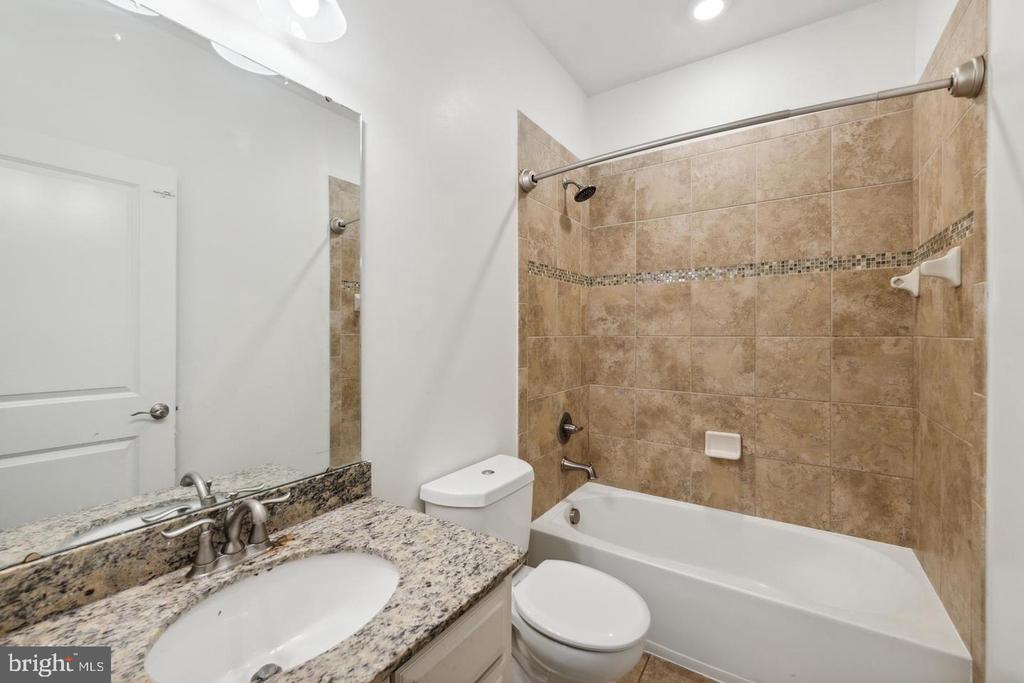 1660 DOROTHY LANE