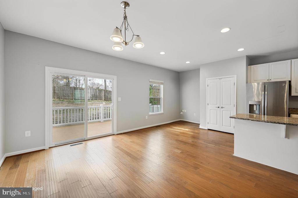 1660 DOROTHY LANE