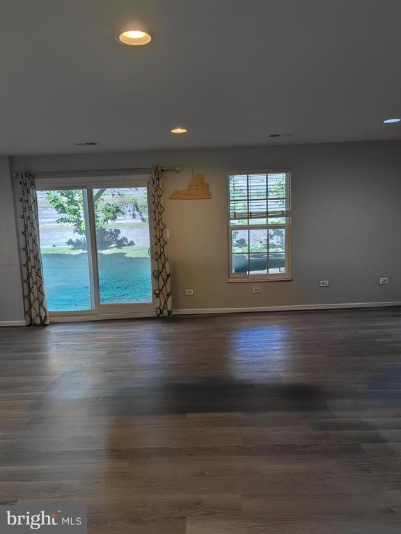 1660 DOROTHY LANE