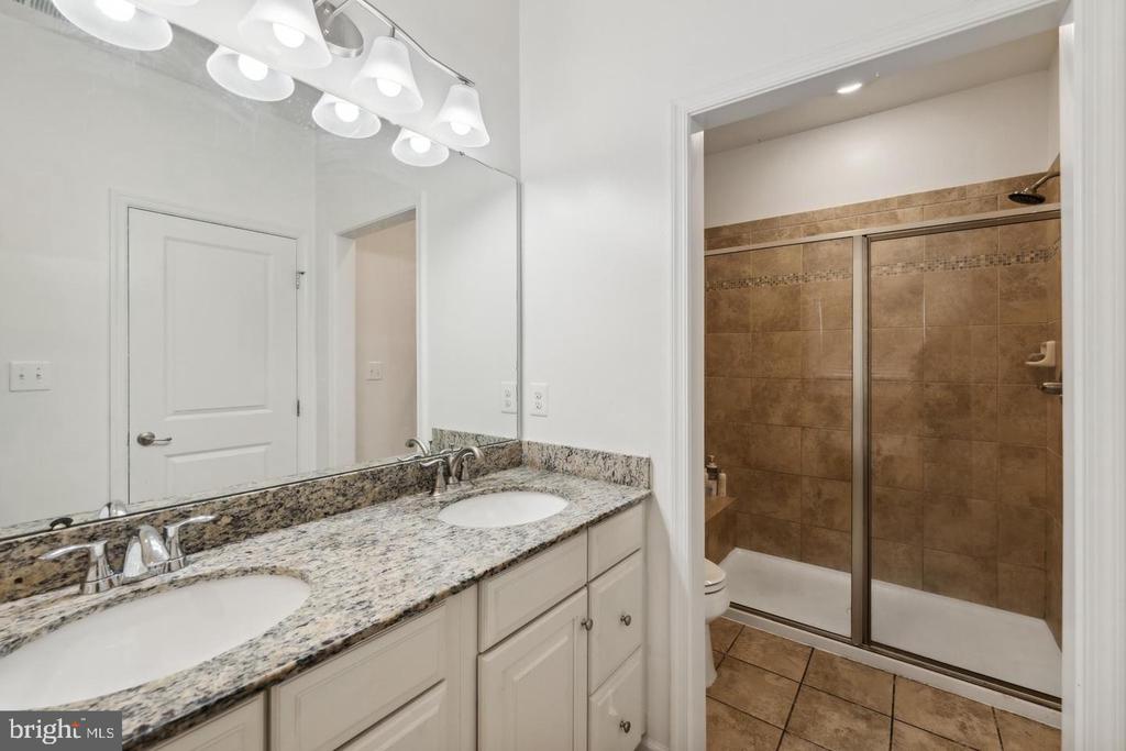 1660 DOROTHY LANE