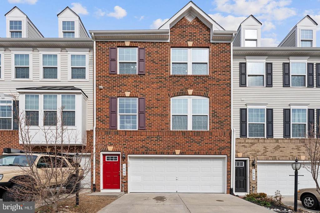 1660 DOROTHY LANE