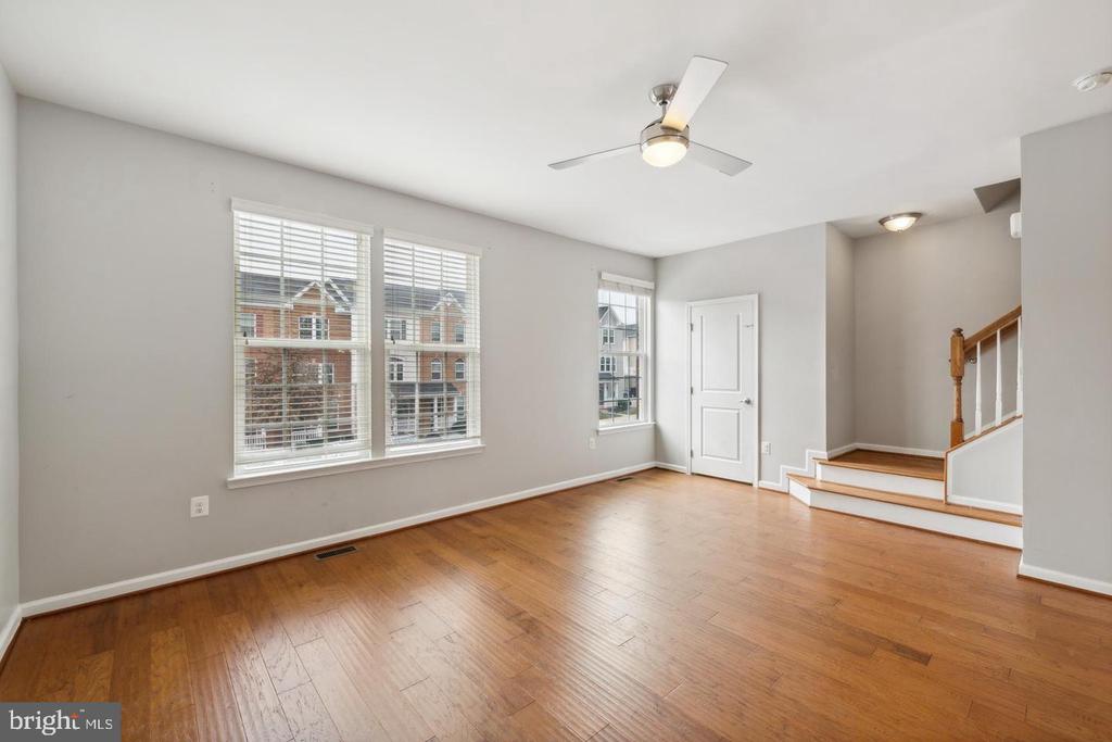 1660 DOROTHY LANE