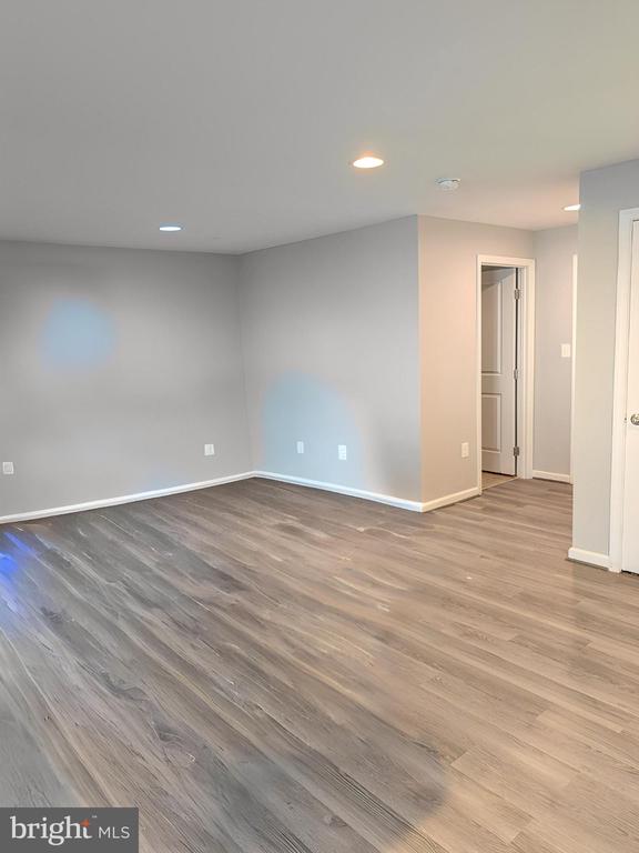 1660 DOROTHY LANE