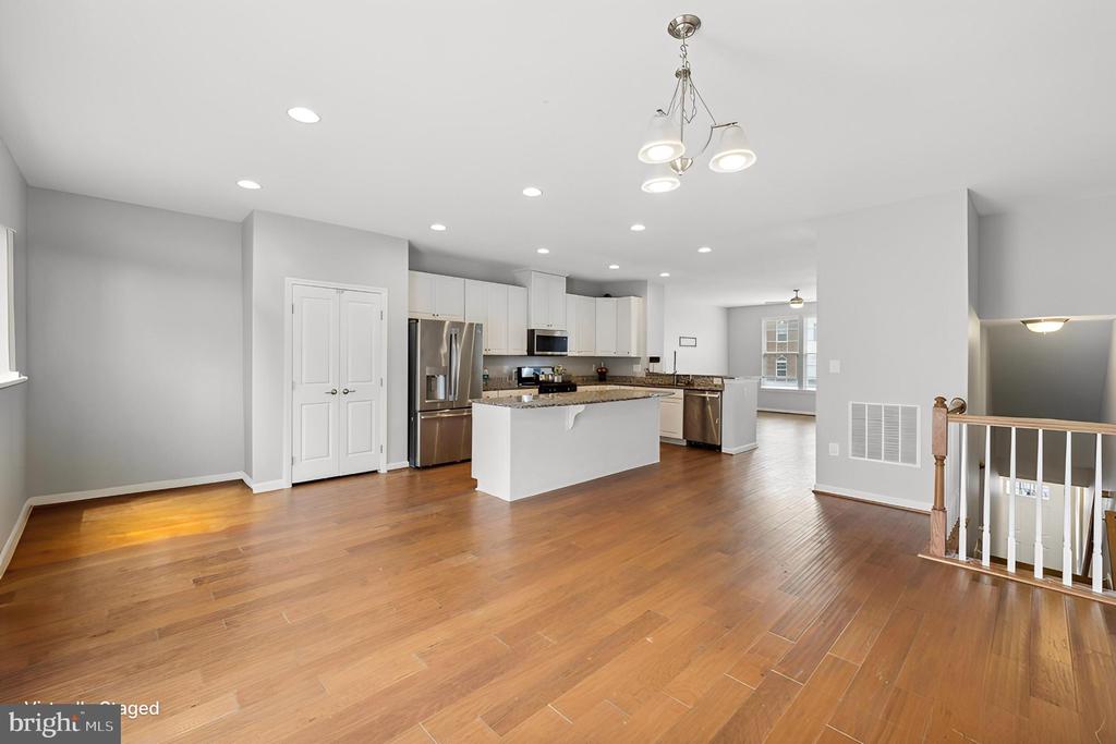 1660 DOROTHY LANE