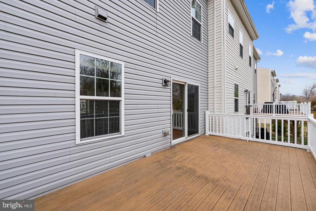 1660 DOROTHY LANE