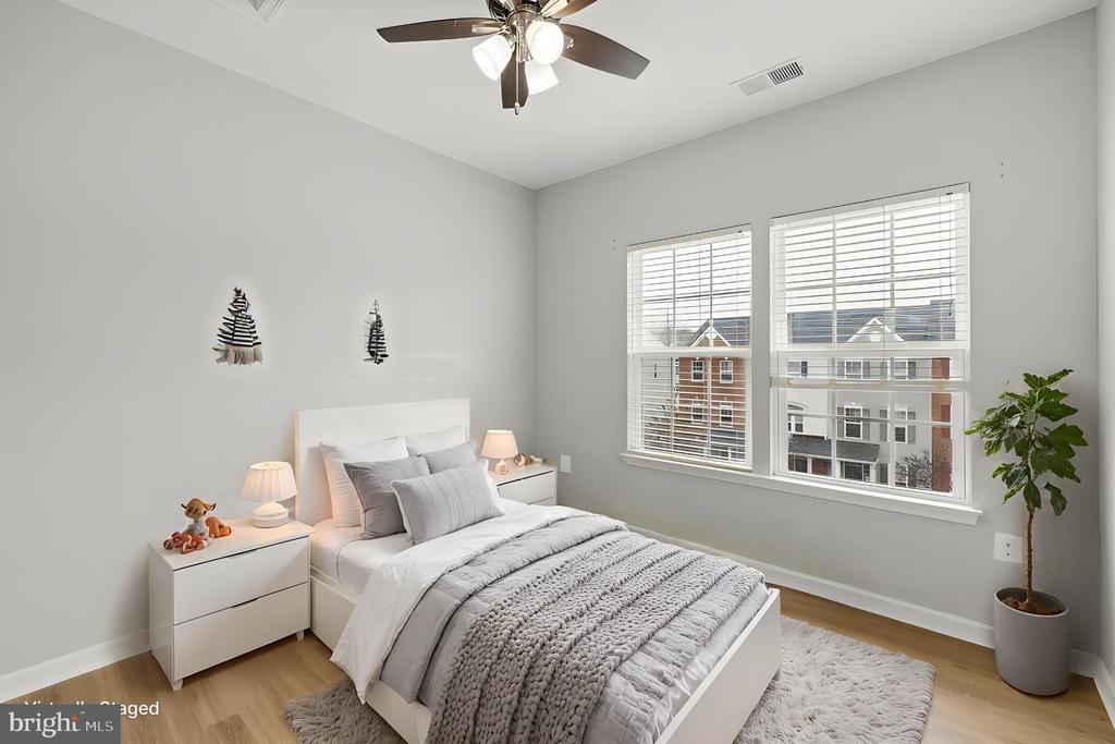 1660 DOROTHY LANE