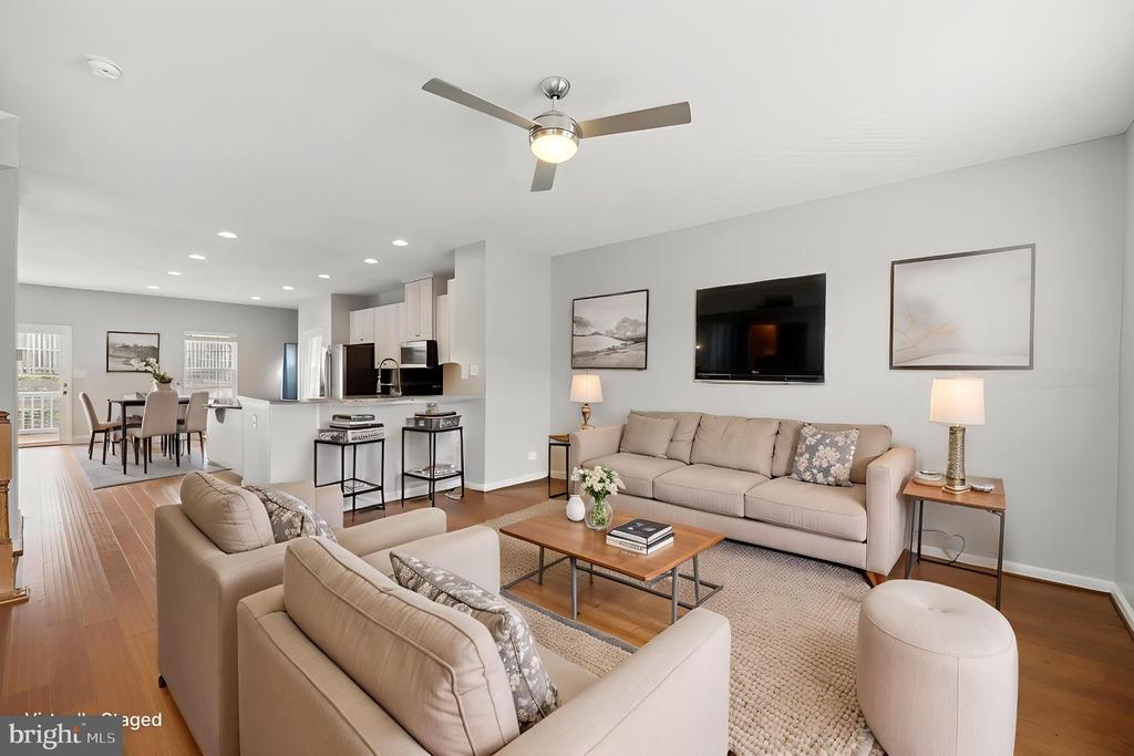 1660 DOROTHY LANE