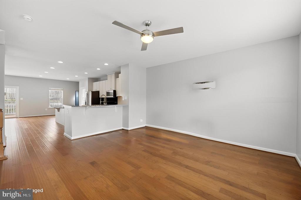 1660 DOROTHY LANE