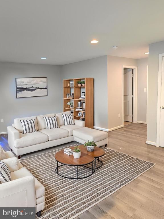 1660 DOROTHY LANE