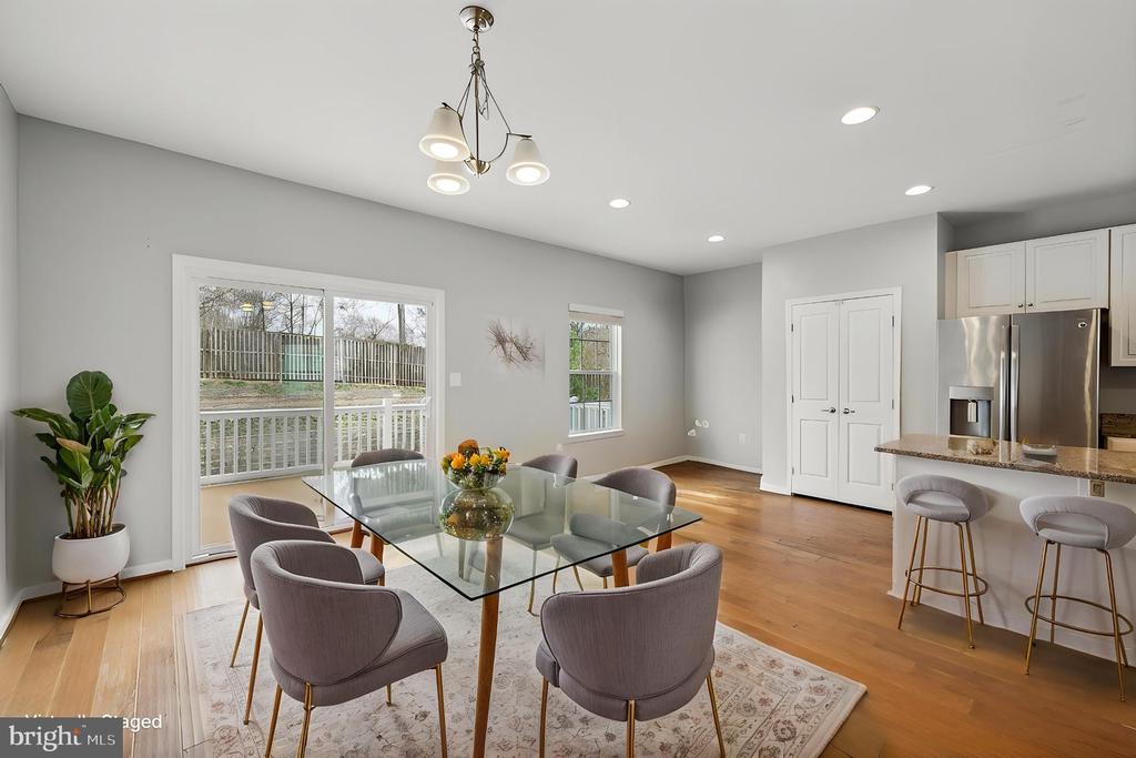 1660 DOROTHY LANE
