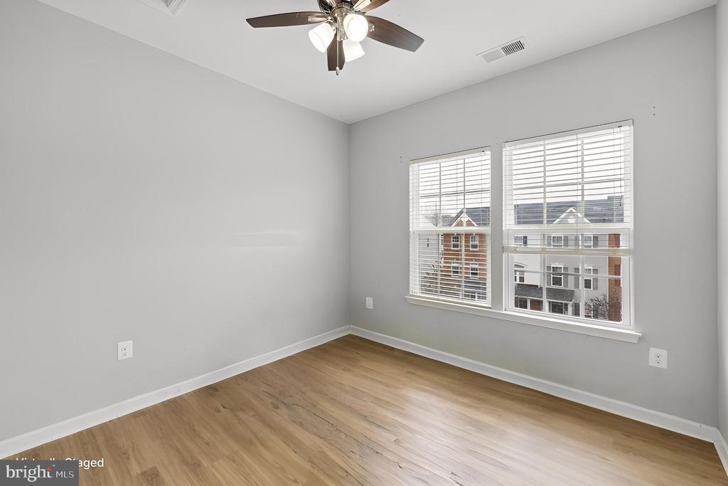 1660 DOROTHY LANE