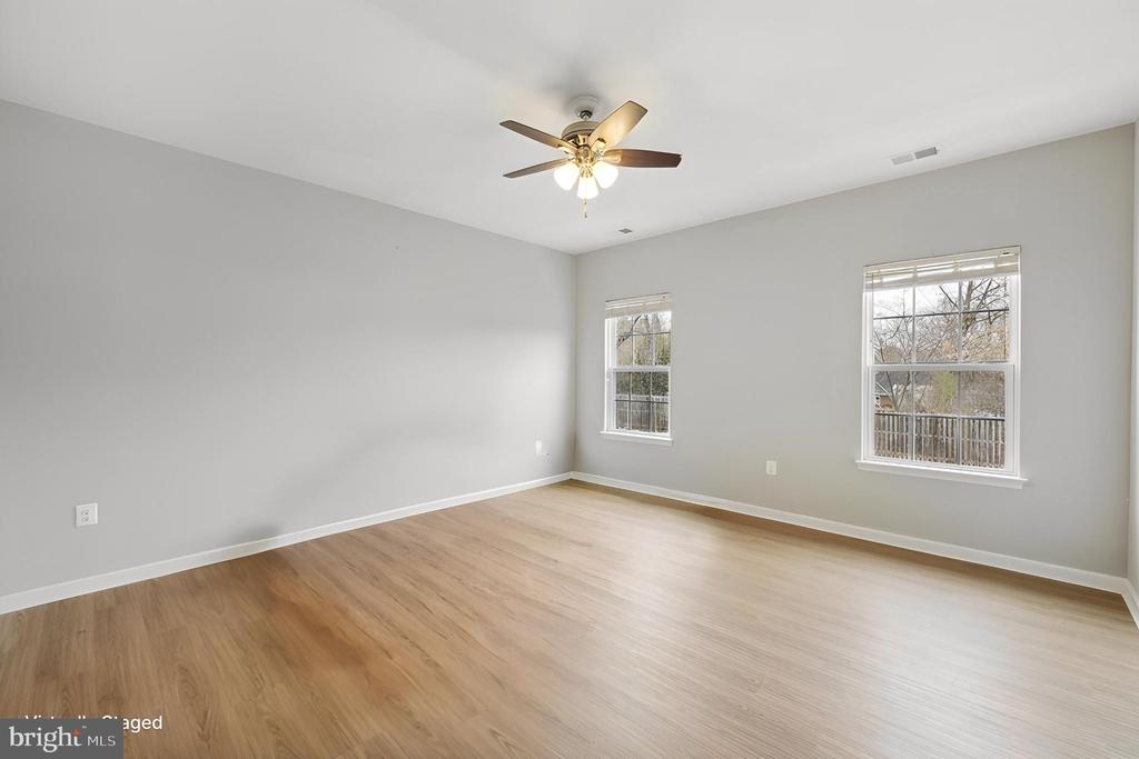 1660 DOROTHY LANE