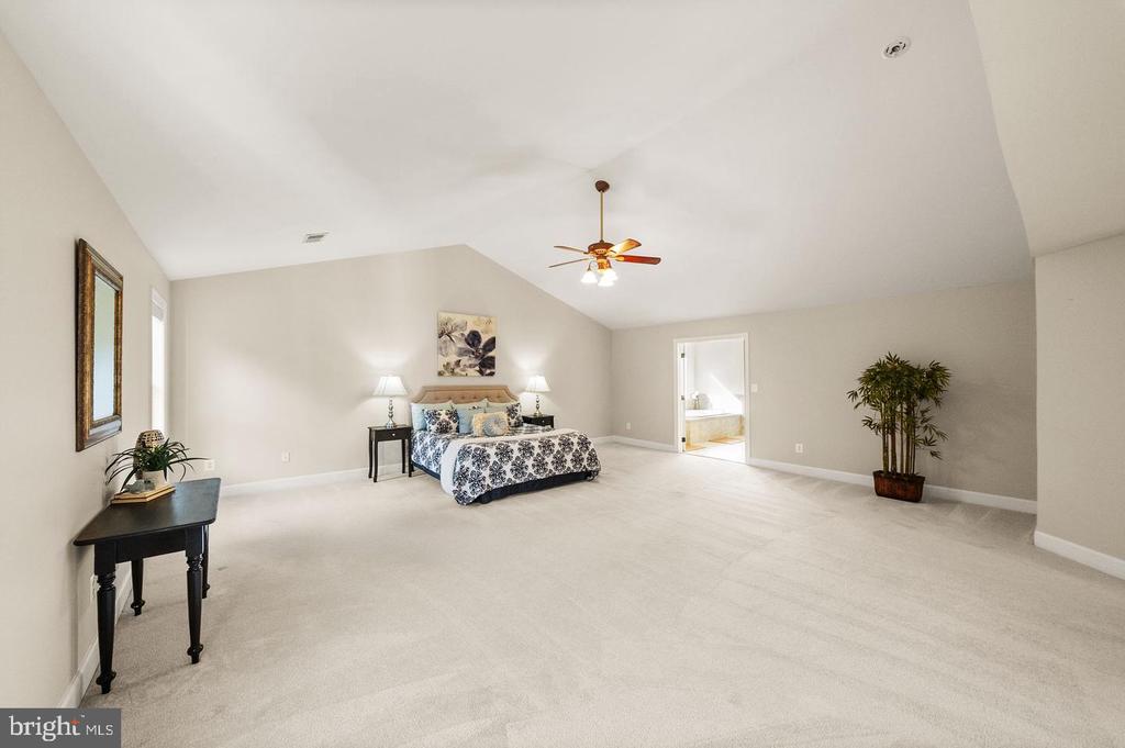 16125 GOSSUM COURT