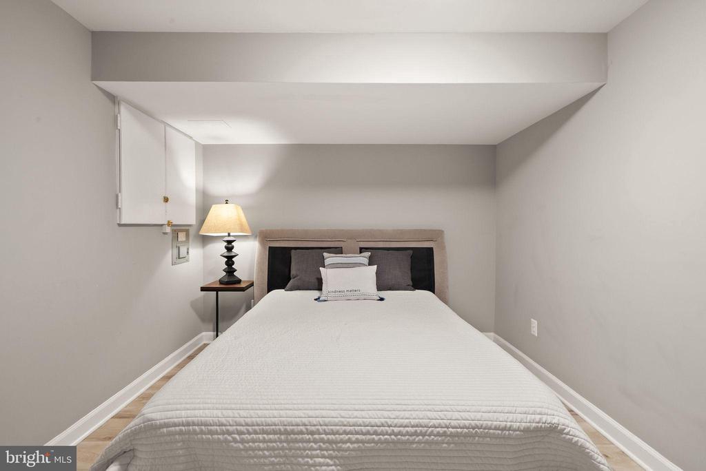 16125 GOSSUM COURT