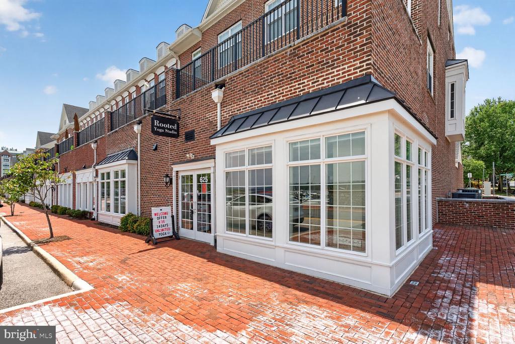 810 BELMONT BAY DRIVE Unit: 204