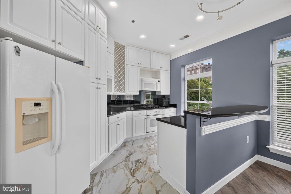 810 BELMONT BAY DRIVE Unit: 204
