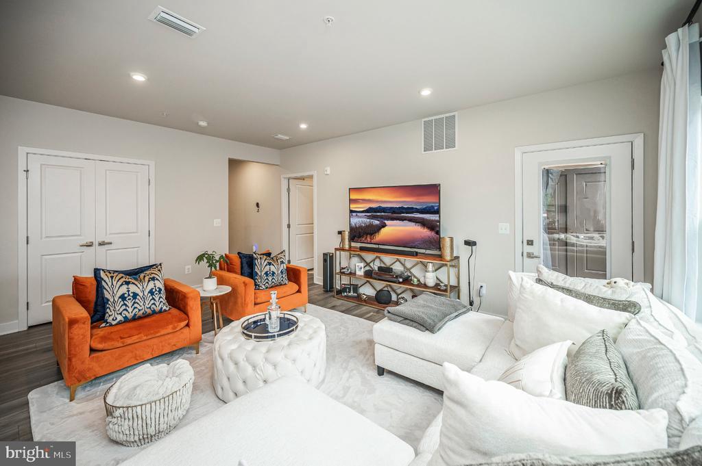 1611 POTOMAC SHORES PARKWAY Unit: 402