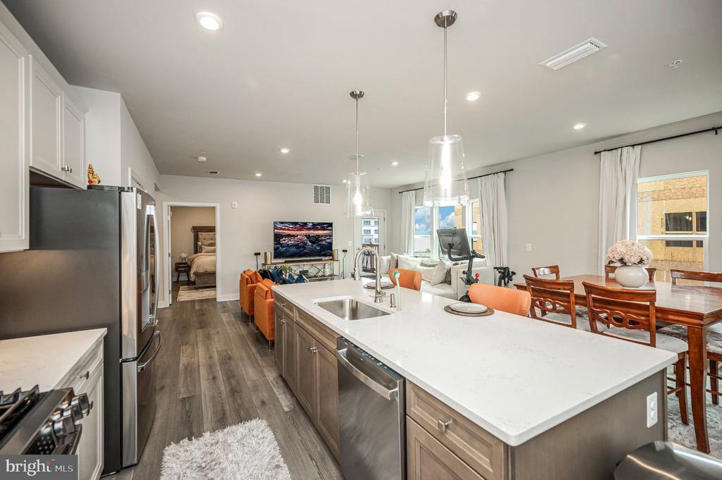 1611 POTOMAC SHORES PARKWAY Unit: 402