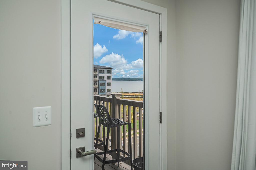 1611 POTOMAC SHORES PARKWAY Unit: 402