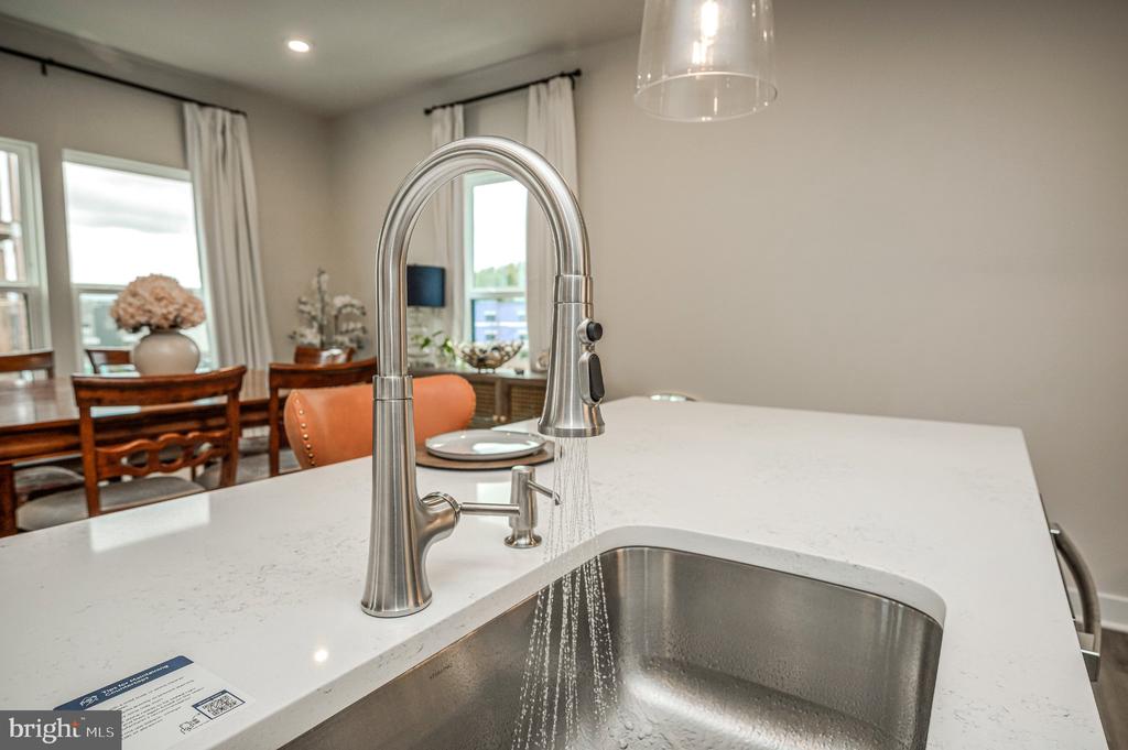 1611 POTOMAC SHORES PARKWAY Unit: 402