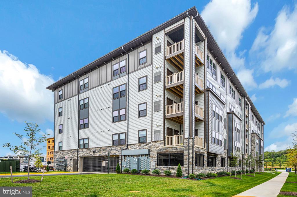1611 POTOMAC SHORES PARKWAY Unit: 402