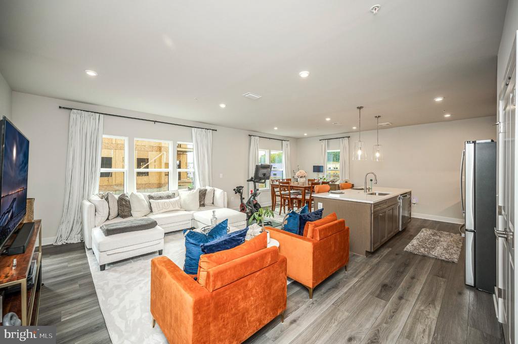1611 POTOMAC SHORES PARKWAY Unit: 402