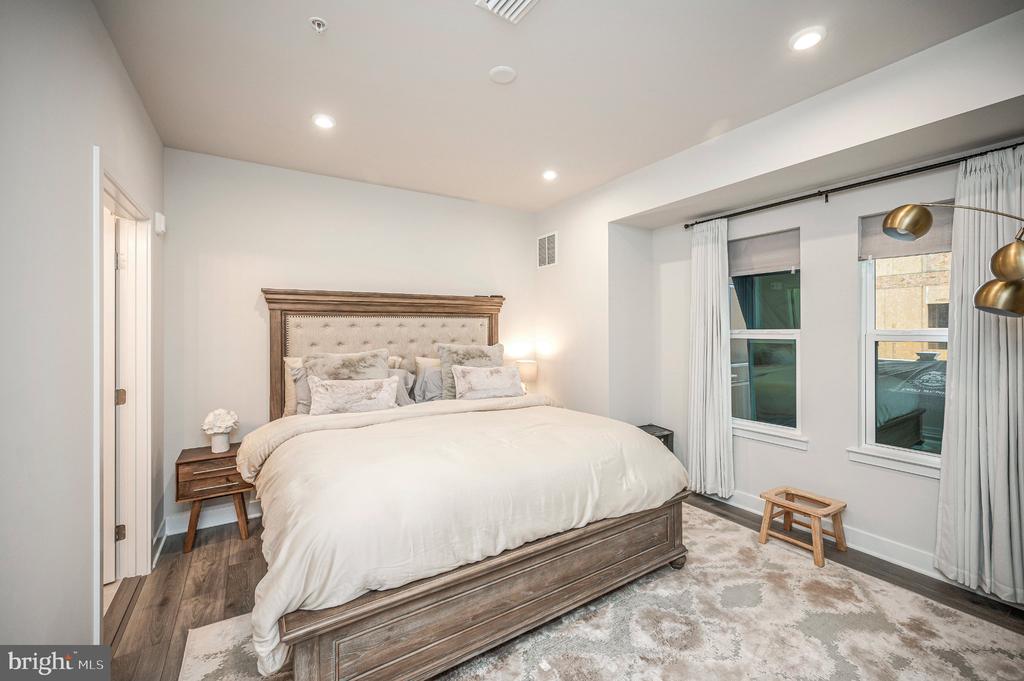 1611 POTOMAC SHORES PARKWAY Unit: 402