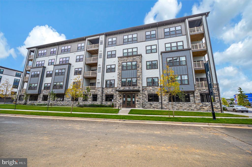 1611 POTOMAC SHORES PARKWAY Unit: 402