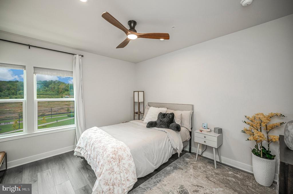 1611 POTOMAC SHORES PARKWAY Unit: 402