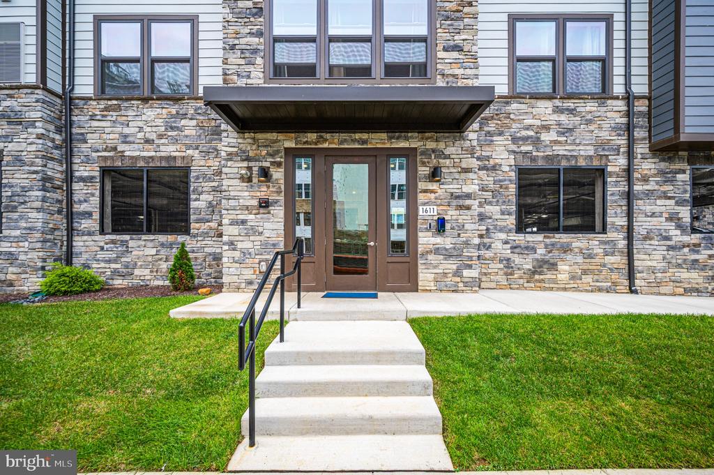 1611 POTOMAC SHORES PARKWAY Unit: 402