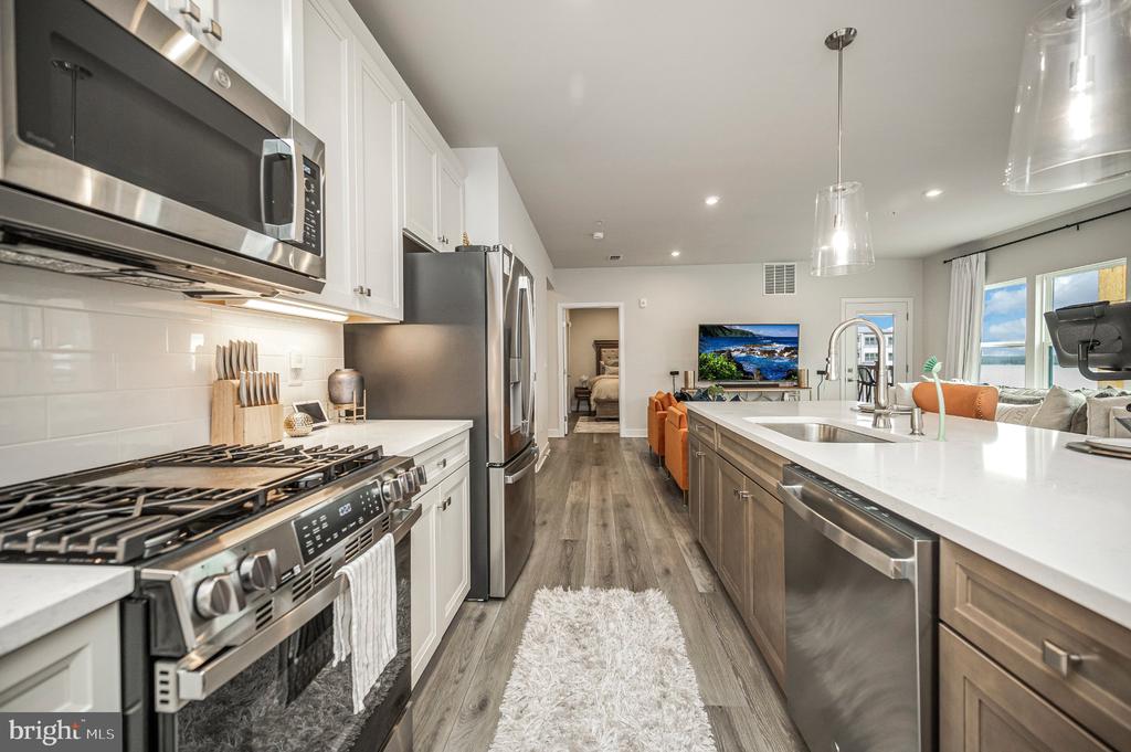 1611 POTOMAC SHORES PARKWAY Unit: 402