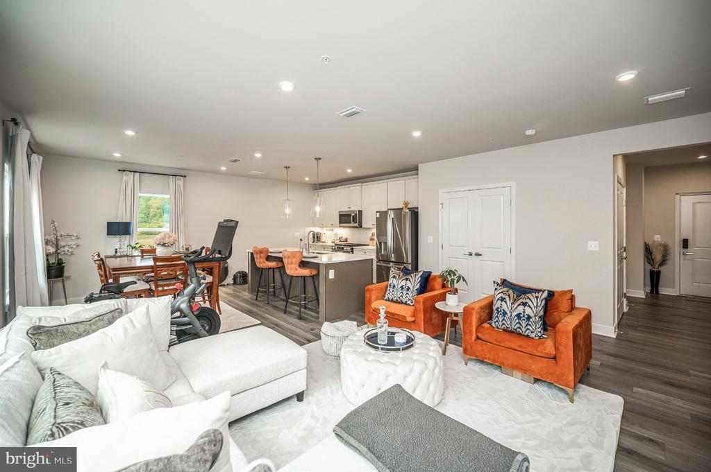 1611 POTOMAC SHORES PARKWAY Unit: 402