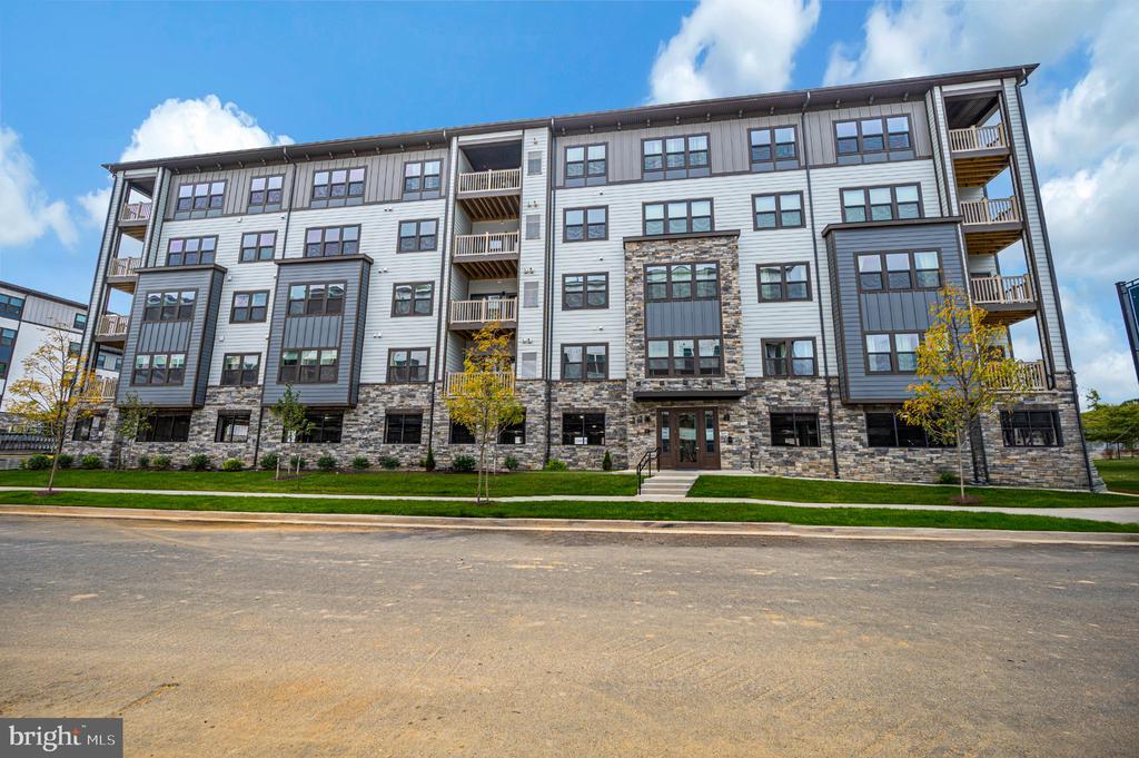 1611 POTOMAC SHORES PARKWAY Unit: 402